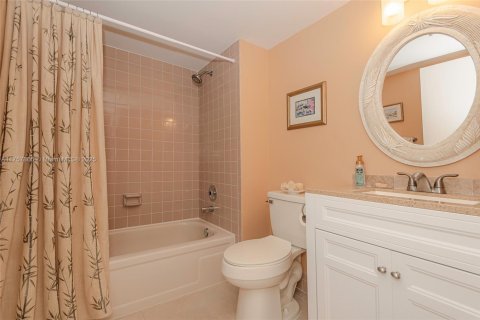 Condo in Delray Beach, Florida, 2 bedrooms  № 1707987 - photo 20