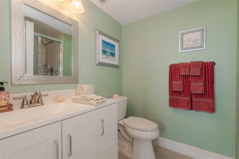 Condo in Delray Beach, Florida, 2 bedrooms  № 1707987 - photo 12