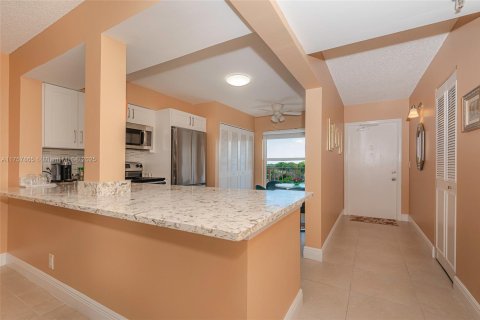 Condo in Delray Beach, Florida, 2 bedrooms  № 1707987 - photo 8