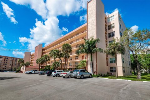 Condo in Delray Beach, Florida, 2 bedrooms  № 1707987 - photo 26
