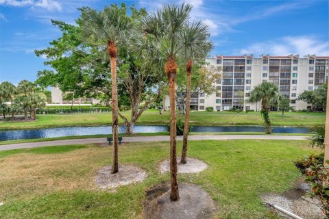 Condo in Delray Beach, Florida, 2 bedrooms  № 1707987 - photo 27