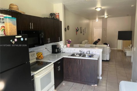 Купить таунхаус в Хомстед, Флорида 3 спальни, 103.59м2, № 2032995 - фото 7