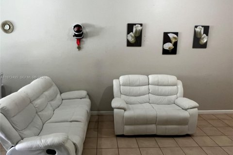 Купить таунхаус в Хомстед, Флорида 3 спальни, 103.59м2, № 2032995 - фото 5