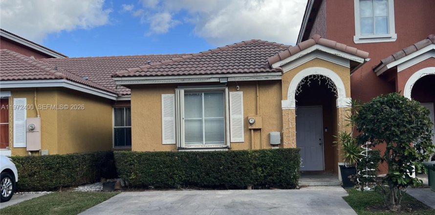 Таунхаус в Хомстед, Флорида 3 спальни, 103.59м2 № 2032995