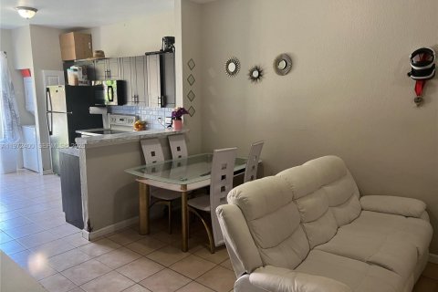 Купить таунхаус в Хомстед, Флорида 3 спальни, 103.59м2, № 2032995 - фото 4