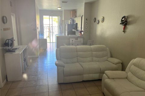 Купить таунхаус в Хомстед, Флорида 3 спальни, 103.59м2, № 2032995 - фото 2