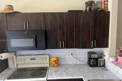 Купить таунхаус в Хомстед, Флорида 3 спальни, 103.59м2, № 2032995 - фото 12