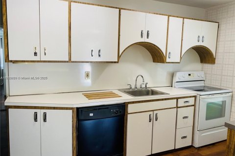 Propiedad comercial en venta en Hollywood, Florida, 149.94 m2 № 1955410 - foto 24