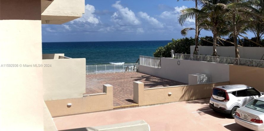 Condo in Highland Beach, Florida, 2 bedrooms  № 1695507