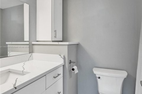 Condo in Highland Beach, Florida, 2 bedrooms  № 1695507 - photo 13