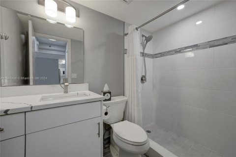 Condo in Highland Beach, Florida, 2 bedrooms  № 1695507 - photo 23