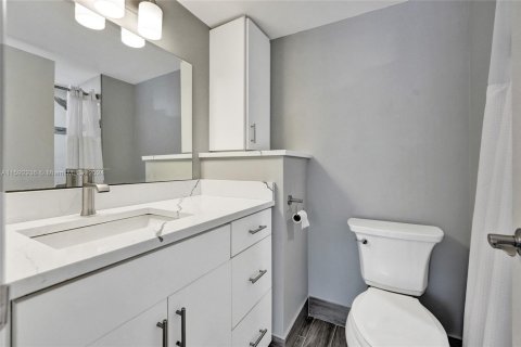 Condo in Highland Beach, Florida, 2 bedrooms  № 1695507 - photo 11