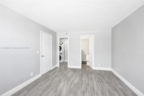 Condo in Highland Beach, Florida, 2 bedrooms  № 1695507 - photo 8