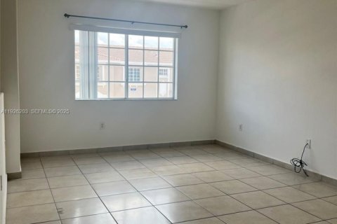 Condo in Hialeah, Florida, 2 bedrooms  № 2060235 - photo 7