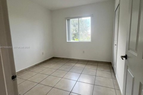 Condo in Hialeah, Florida, 2 bedrooms  № 2060235 - photo 4
