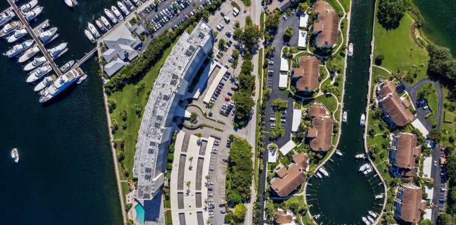 Condo in North Palm Beach, Florida, 2 bedrooms № 987340