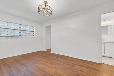 Купить кондоминиум в Майами, Флорида 2 спальни, 84.26м2, № 2005376 - фото 3