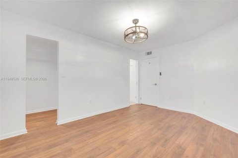 Купить кондоминиум в Майами, Флорида 2 спальни, 84.26м2, № 2005376 - фото 7