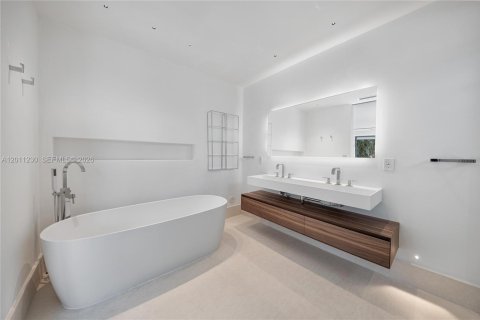 Villa ou maison à vendre à Weston, Floride: 6 chambres, 839.37 m2 № 2074676 - photo 21