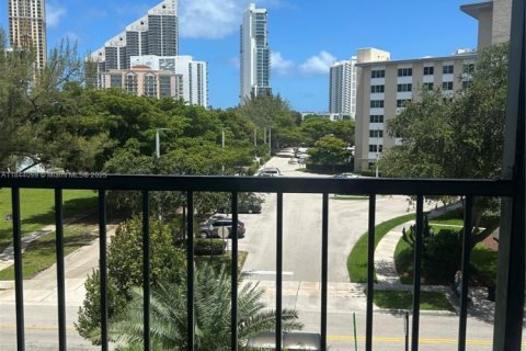 Copropriété à louer à Sunny Isles Beach, Floride: 1 chambre, 81.75 m2 № 1839331 - photo 1