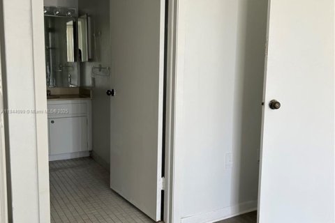 Copropriété à louer à Sunny Isles Beach, Floride: 1 chambre, 81.75 m2 № 1839331 - photo 12