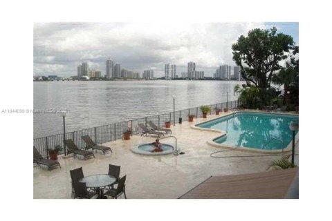 Copropriété à louer à Sunny Isles Beach, Floride: 1 chambre, 81.75 m2 № 1839331 - photo 18