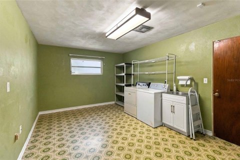 House in Orlando, Florida 3 bedrooms, 162.3 sq.m. № 2393423 - photo 29