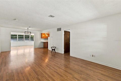 House in Orlando, Florida 3 bedrooms, 162.3 sq.m. № 2393423 - photo 9