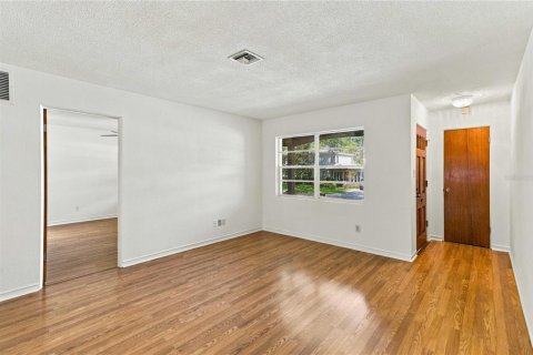 House in Orlando, Florida 3 bedrooms, 162.3 sq.m. № 2393423 - photo 8