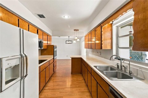 House in Orlando, Florida 3 bedrooms, 162.3 sq.m. № 2393423 - photo 15