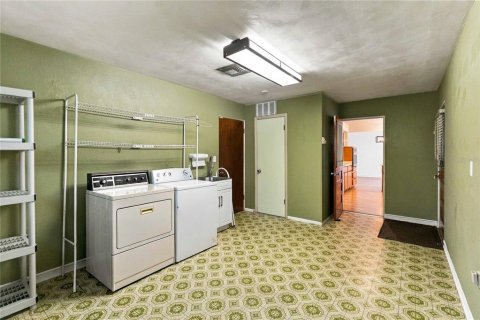 House in Orlando, Florida 3 bedrooms, 162.3 sq.m. № 2393423 - photo 30