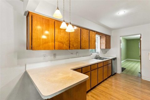 House in Orlando, Florida 3 bedrooms, 162.3 sq.m. № 2393423 - photo 14