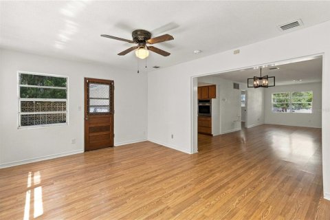 House in Orlando, Florida 3 bedrooms, 162.3 sq.m. № 2393423 - photo 18