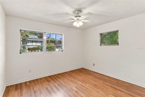 House in Orlando, Florida 3 bedrooms, 162.3 sq.m. № 2393423 - photo 23