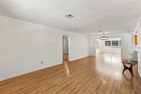 House in Orlando, Florida 3 bedrooms, 162.3 sq.m. № 2393423 - photo 10