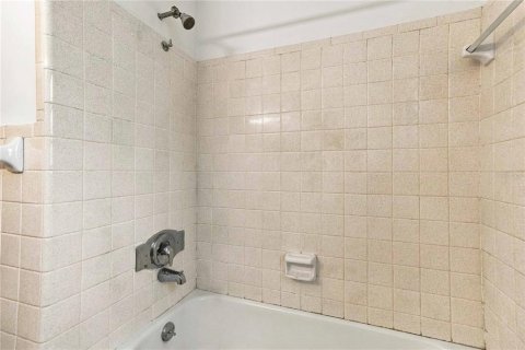 House in Orlando, Florida 3 bedrooms, 162.3 sq.m. № 2393423 - photo 28