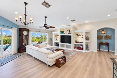 Villa ou maison à vendre à Punta Gorda, Floride: 3 chambres, 174.56 m2 № 2396479 - photo 8