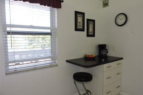 Condo in Dania Beach, Florida, 2 bedrooms  № 2175670 - photo 11