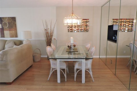 Condo in Dania Beach, Florida, 2 bedrooms  № 2175670 - photo 13