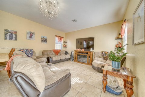 Casa en venta en Homestead, Florida, 5 dormitorios, 250.19 m2 № 1871360 - foto 10