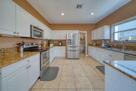 Casa en venta en Homestead, Florida, 5 dormitorios, 250.19 m2 № 1871360 - foto 18