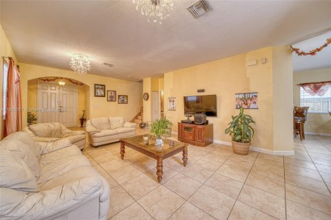 Casa en venta en Homestead, Florida, 5 dormitorios, 250.19 m2 № 1871360 - foto 6