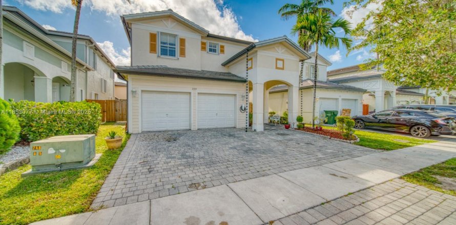 Casa en Homestead, Florida 5 dormitorios, 250.19 m2 № 1871360