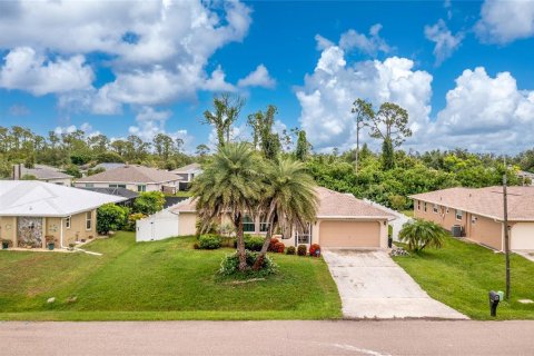 Casa en venta en Port Charlotte, Florida, 3 dormitorios, 152.64 m2 № 1817907 - foto 1