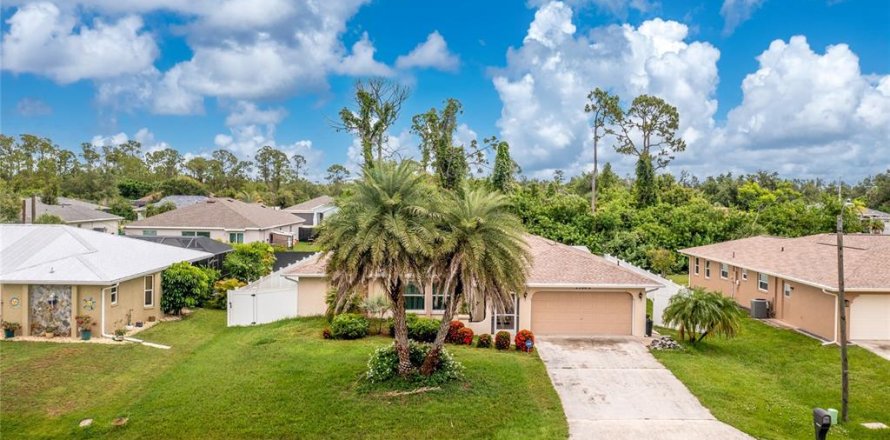 Casa en Port Charlotte, Florida 3 dormitorios, 152.64 m2 № 1817907