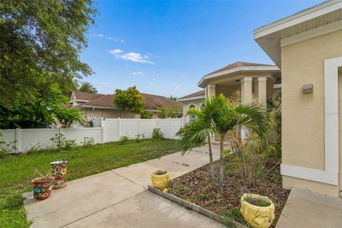 House in Pinellas Park, Florida 4 bedrooms, 181.81 sq.m. № 2222088 - photo 7