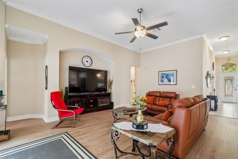 House in Pinellas Park, Florida 4 bedrooms, 181.81 sq.m. № 2222088 - photo 25