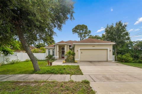 House in Pinellas Park, Florida 4 bedrooms, 181.81 sq.m. № 2222088 - photo 3
