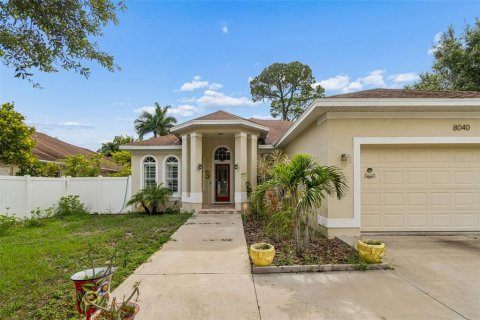House in Pinellas Park, Florida 4 bedrooms, 181.81 sq.m. № 2222088 - photo 6