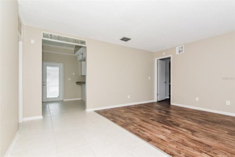 Casa en alquiler en Tarpon Springs, Florida, 3 dormitorios, 147.34 m2 № 1573048 - foto 5